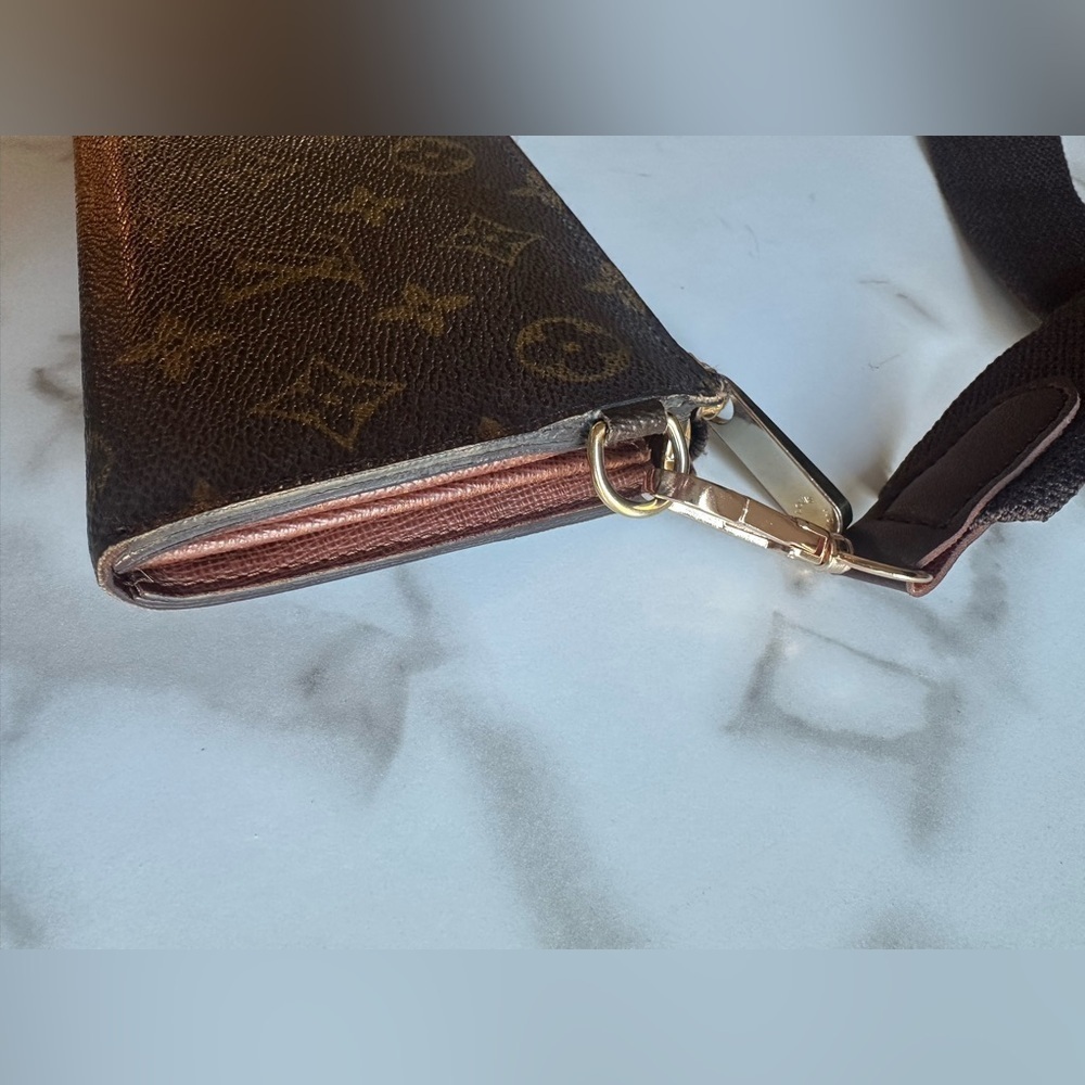 Authentic Louis Vuitton Astrid Wallet crossbody w/COA - Picture 8 of 13